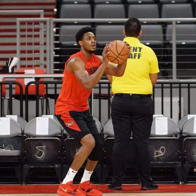 乐竞体育官网- 尤文中场核心伤愈复出，阿莱格里调整战术体系  